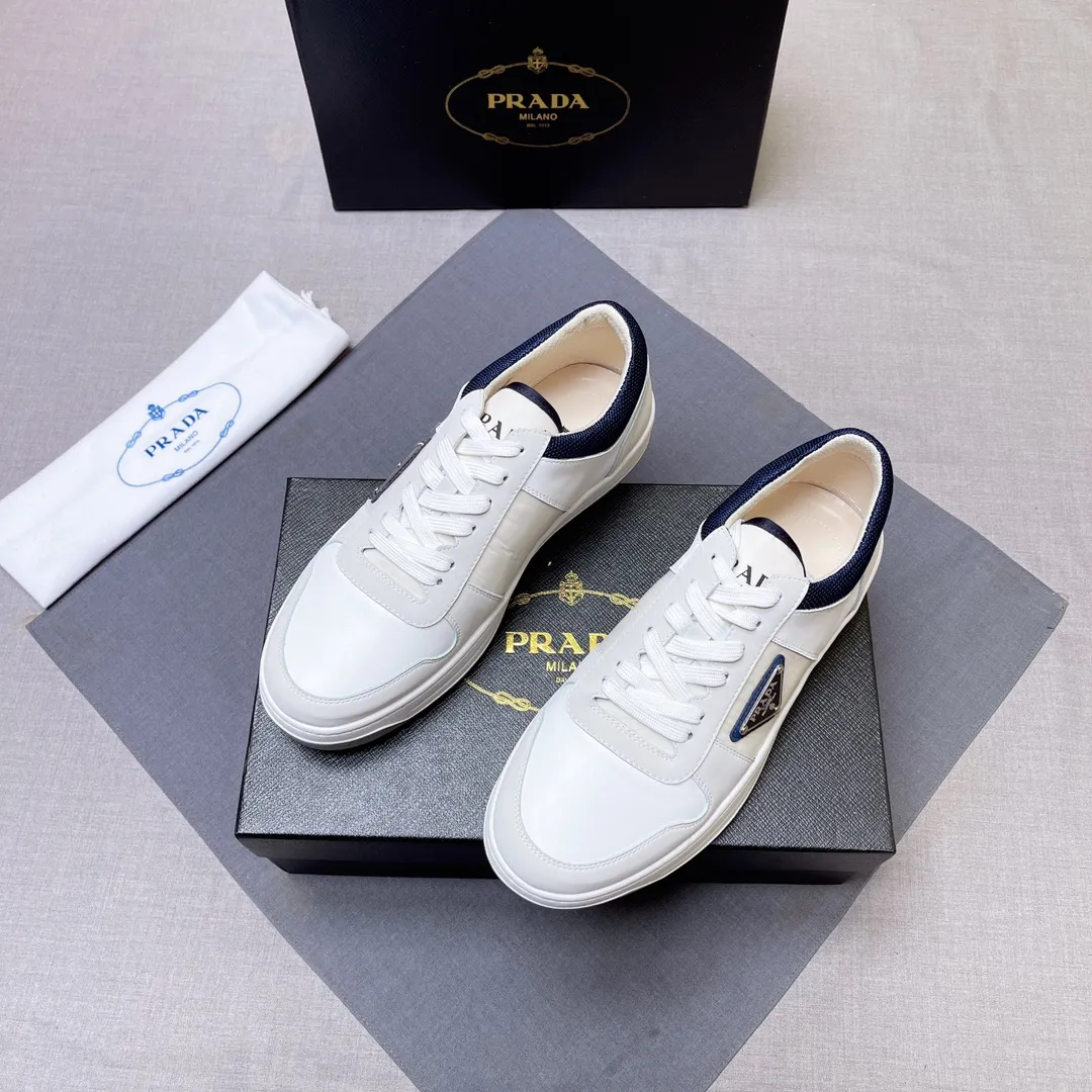P400 Prada Prada's new men's leather sneakers, the highest version on the market, any comparison is welcome🆚! The original leather has excellent texture and is super high-end! Fetal sheep net lining imported from Italy, removable pad! Luxurious materials and fine workmanship, highly recommended! Code number 38-45 No. 058